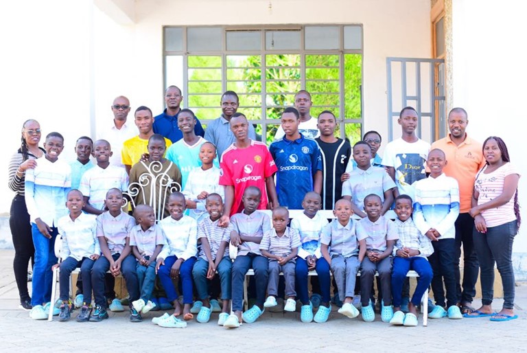The entire Life4Kids family in front of their home.